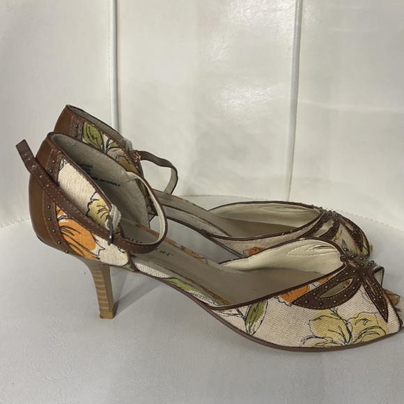 Hilliard and Hanson heels - Picture 4 of 5